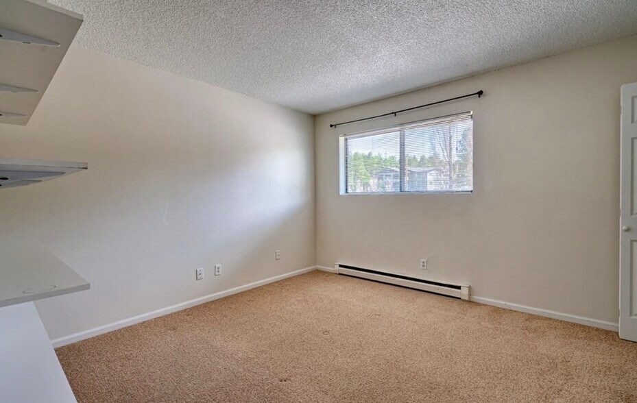 Building Photo - 676 E Zuni Dr