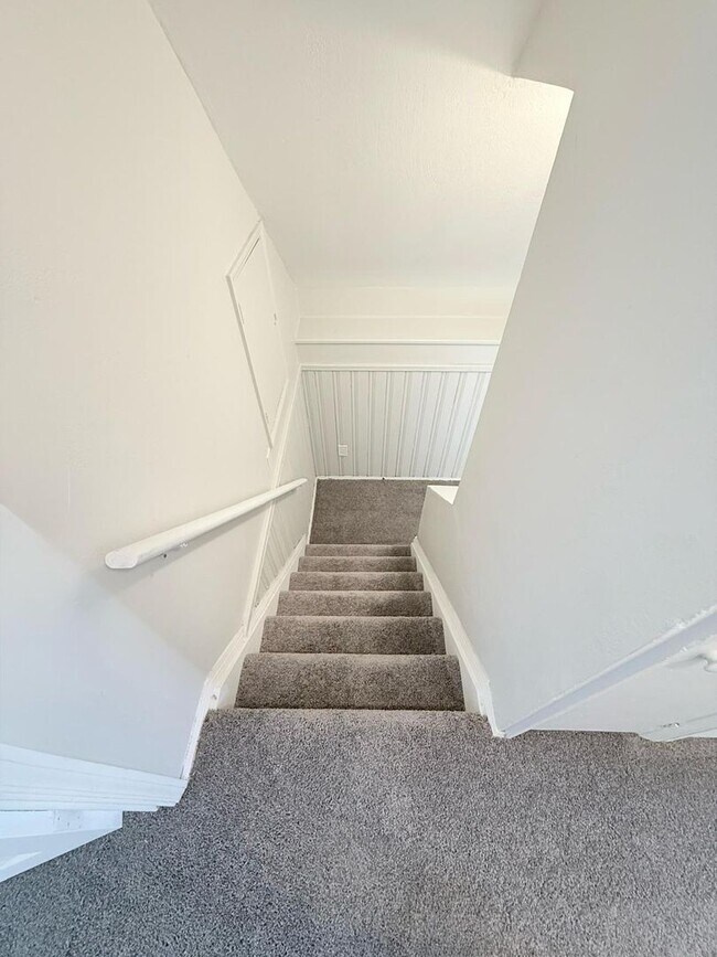 Building Photo - Great 4BR, 1 1/2BA Single Family Home in P...