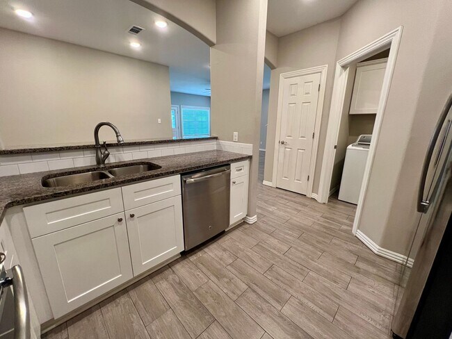 Building Photo - 9916 Landry Dr