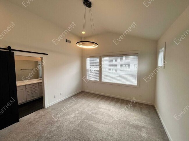 Building Photo - 4-Bedroom Home with Modern Comforts in a P...