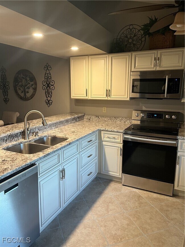 Building Photo - 13094 Cross Creek Ct