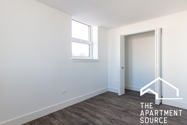 Building Photo - 941 W Carmen Ave
