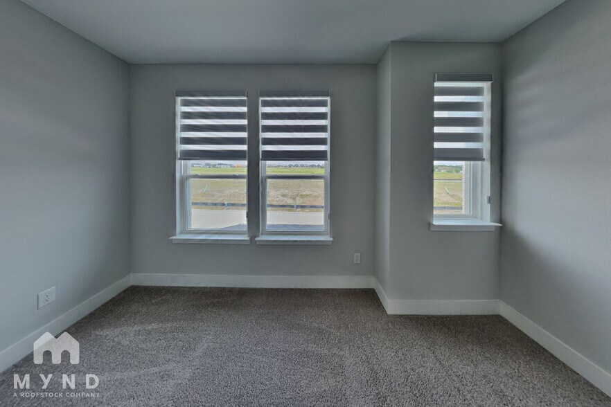 Building Photo - 3012 Eleanor Dr