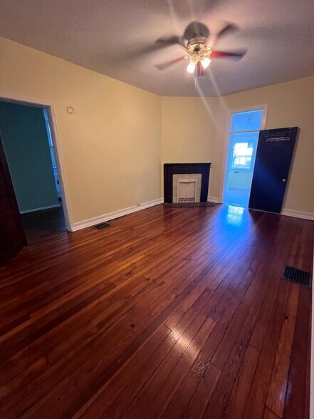 Building Photo - 1402 Hepburn Ave