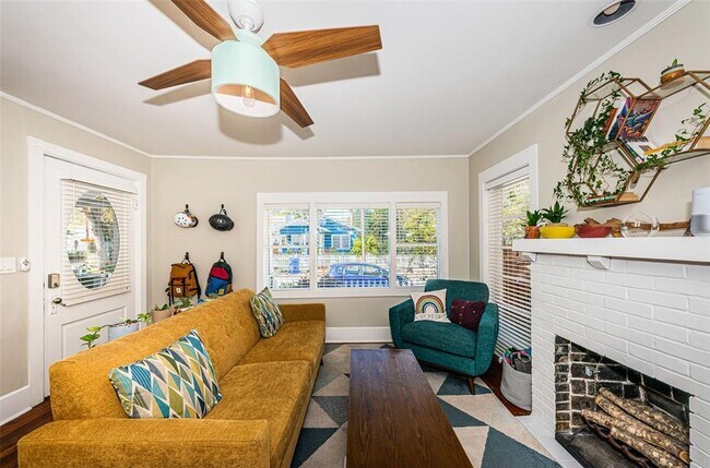 Building Photo - 1009 8th St N