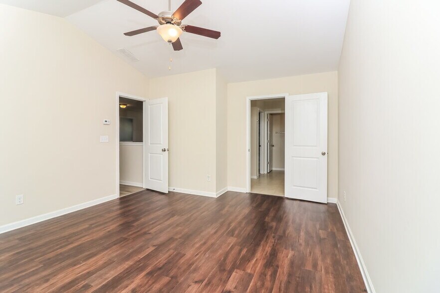 Building Photo - 374 Darbys Run Ct