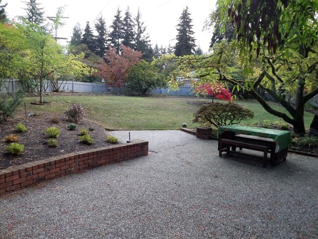 Building Photo - Incredible 3-Bedroom Mid-Century Stunner on Mercer Island! Huge Yard and Central A/C!!