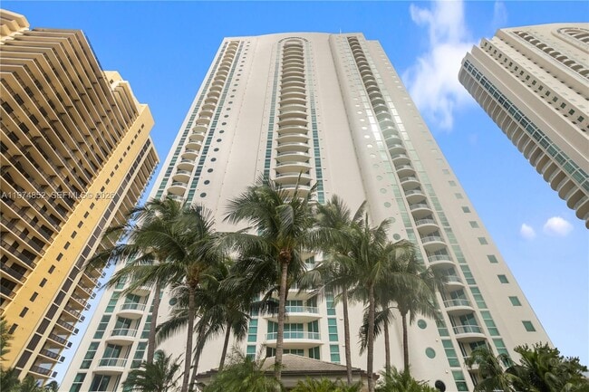Building Photo - 16051 Collins Ave