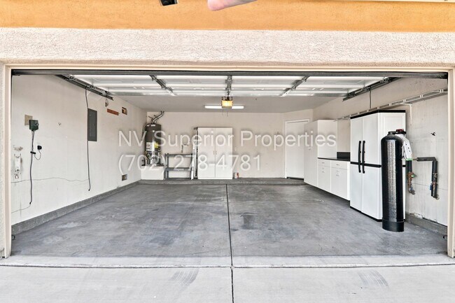 Building Photo - SE!! Stallion Mountain!! Gated!!! Single Story Home!! No Carpets!!! Covered patio!! Water Conditi...