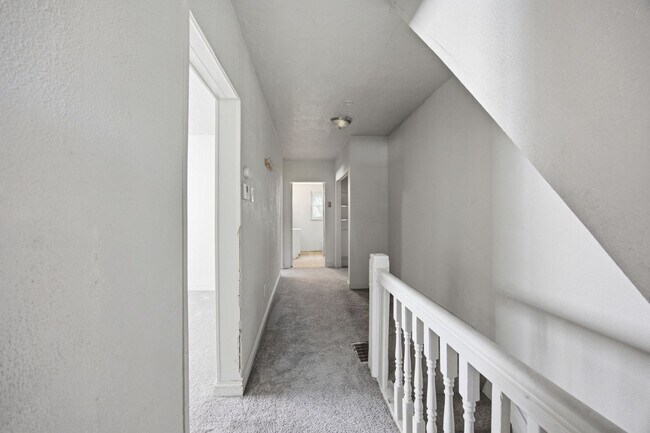 Building Photo - 3032 Merwyn Ave
