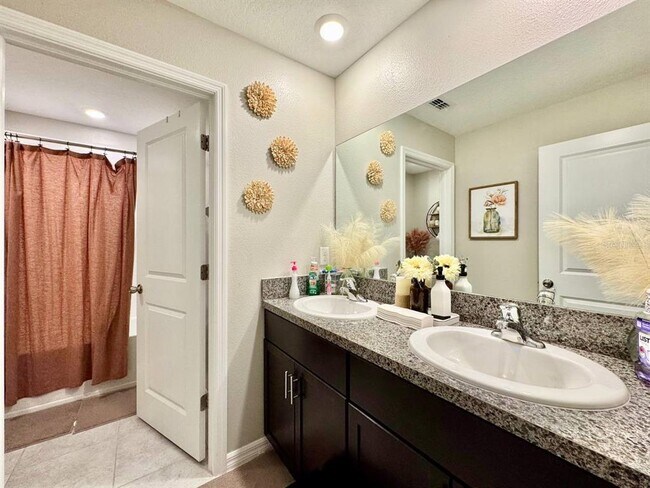 Building Photo - 7309 Canterbury Bells Ct