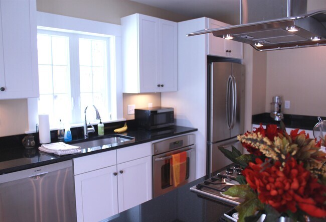 Building Photo - 26 N Main St