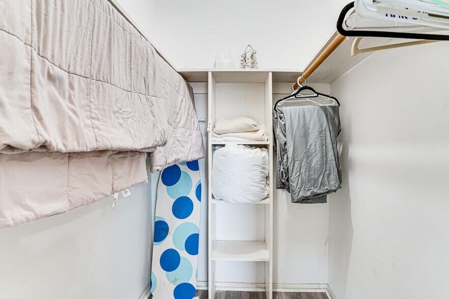 Building Photo - 10228 Regal Oaks Dr