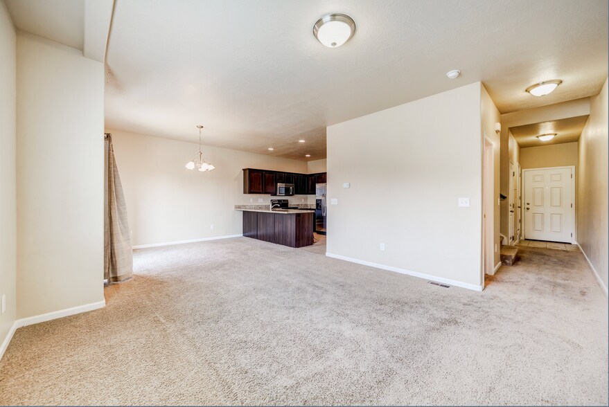 Building Photo - 4299 N Cresthaven Ln