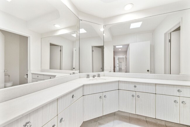 Building Photo - Alto Cedro Estate Lease