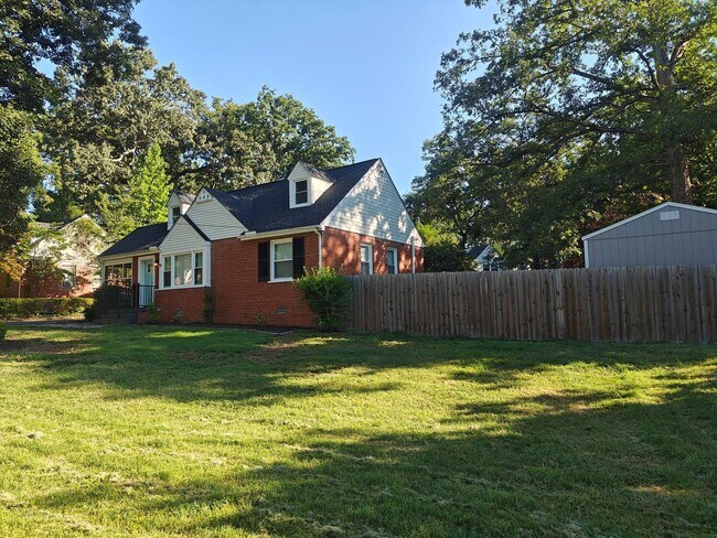 Building Photo - 3 bedroom home off of Parham Rd