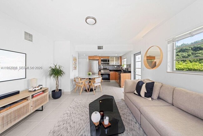 Building Photo - 1050 7th St