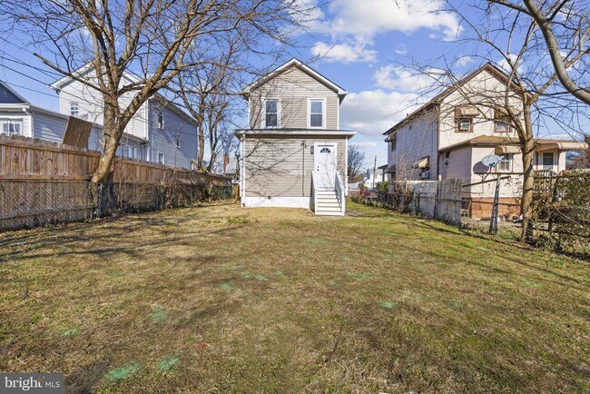 Building Photo - 507 Washburn Ave