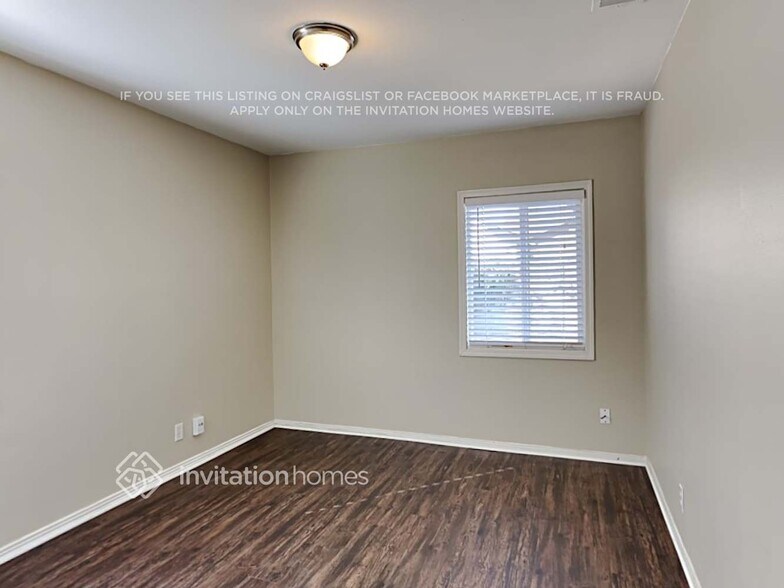 Building Photo - 8039 Lasaine Ave