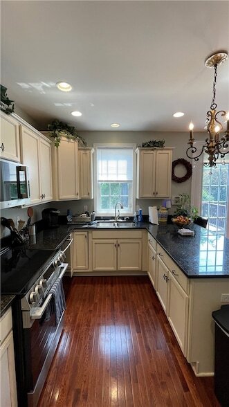 Building Photo - 574 E Vanderbilt Dr
