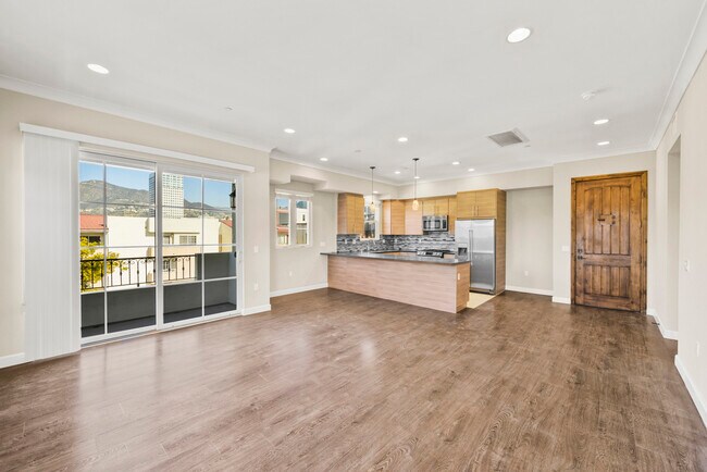 Building Photo - 342 Myrtle St