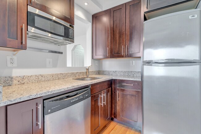 Building Photo - 1367 K St SE