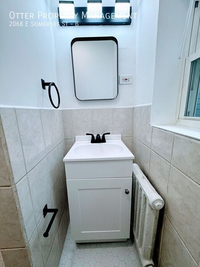 Building Photo - 2068 E Somerset St