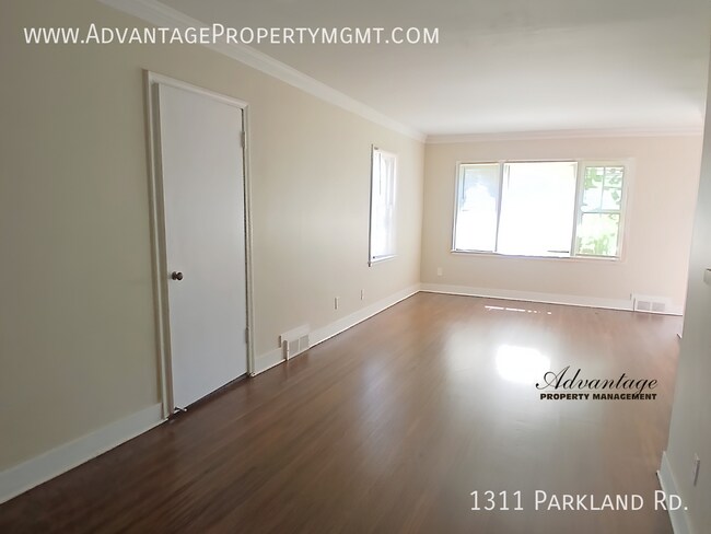 Building Photo - 1311 Parkland Rd