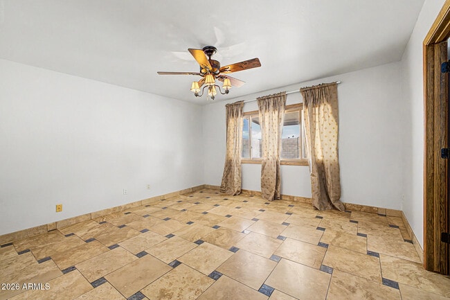 Building Photo - 5403 S Heather Dr