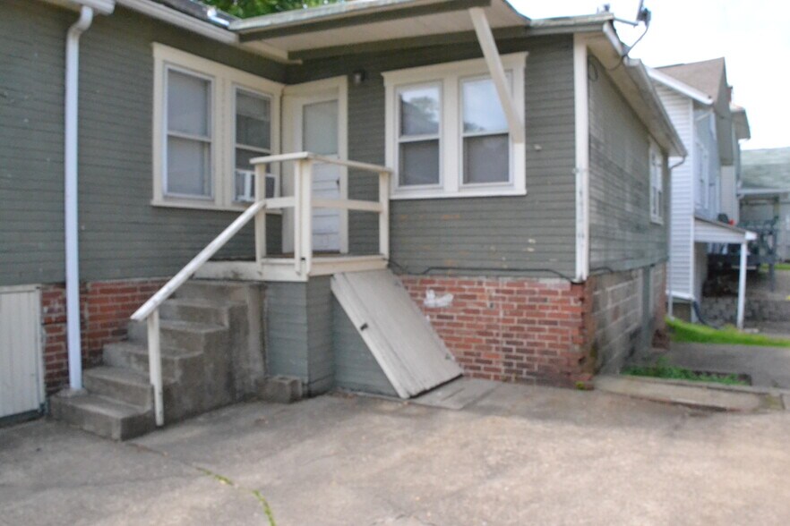 Building Photo - 402.5 Mulberry St