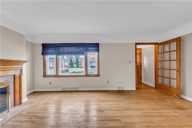 Building Photo - 25731 Farringdon Ave