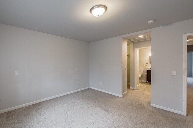 Building Photo - 324 Stratford Ln