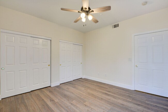 Building Photo - Beautiful 2BR / 2BA Renovated / Modern Condo In A Gated Complex.