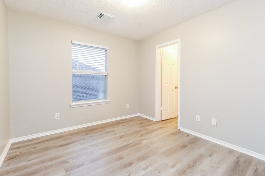 Building Photo - 1723 Milholland Dr