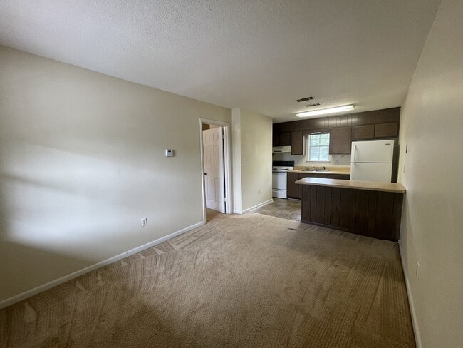 Building Photo - Apartment For Rent