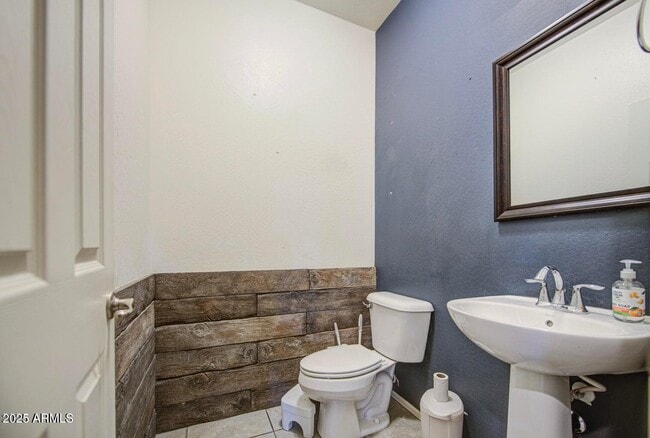 Building Photo - 6815 S 19th Ln