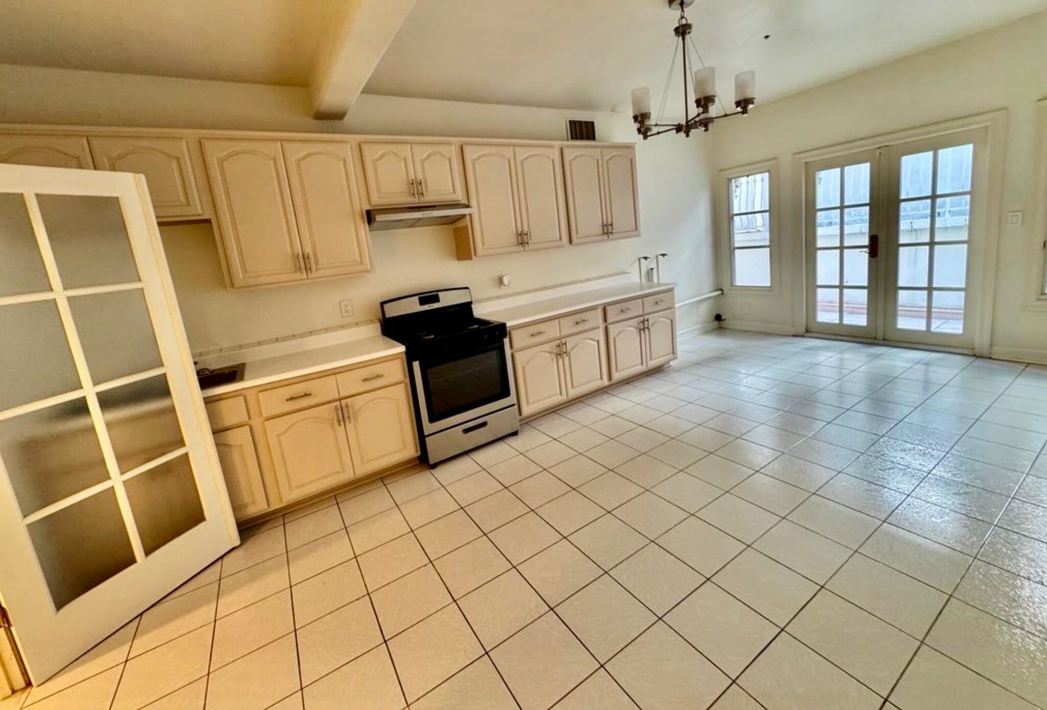 Building Photo - 2618 N Vermont Ave