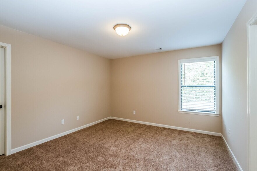 Building Photo - 65 Ridgefield Dr