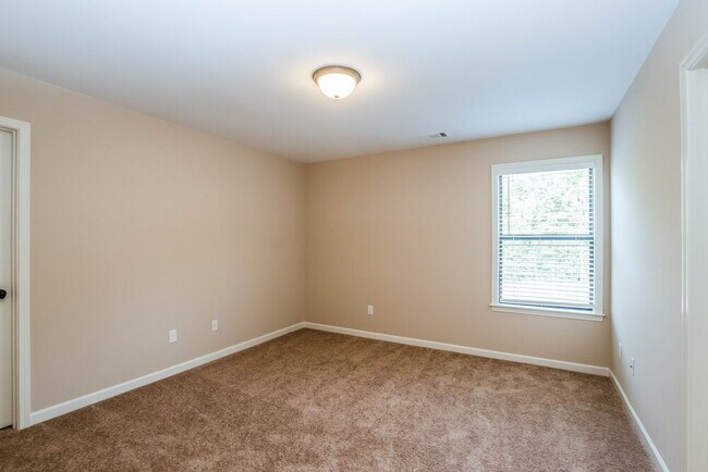 Building Photo - 65 Ridgefield Dr