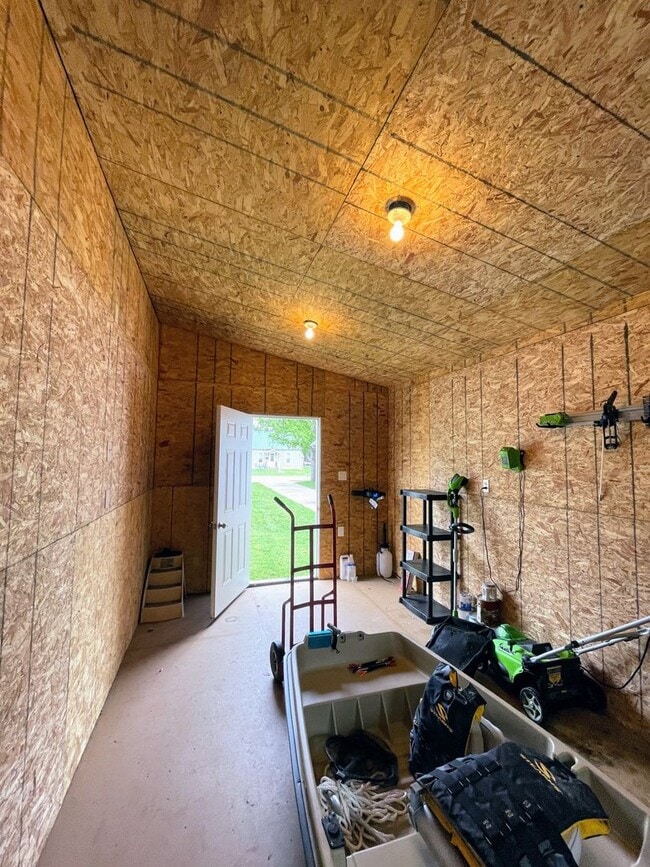 Building Photo - Cute 3 Bed 1 Bath McPherson Home in Good N...
