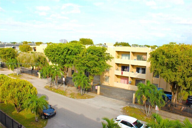 Building Photo - 6130 W 19th Ave