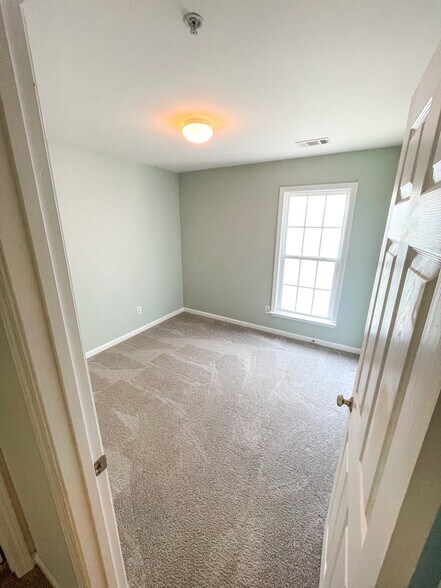 Building Photo - 282 Balaban Cir