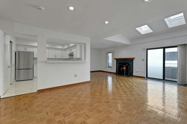 Building Photo - 806 Spinnaker Ct