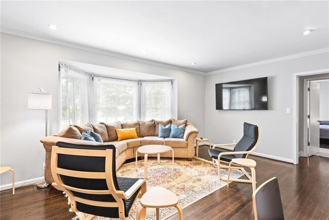 Building Photo - 1257 Briar Hills Dr NE