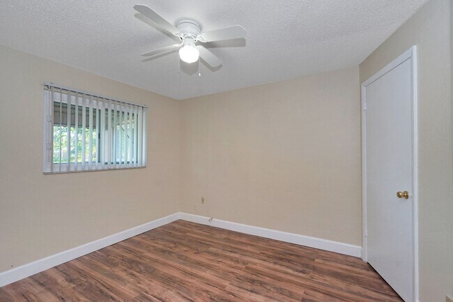 Building Photo - 2716 SW 46th St