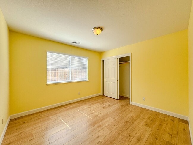 Building Photo - Lovely 3 Bedroom Home!