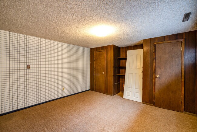 Building Photo - 7137 Milner Dr