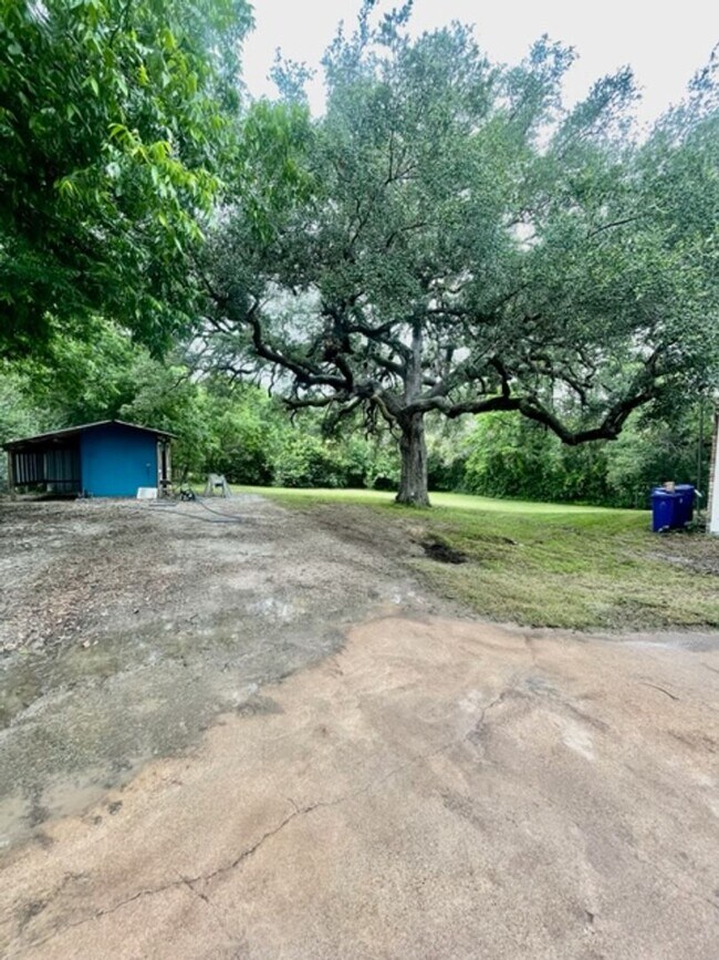 Building Photo - 3310 MacArthur Dr