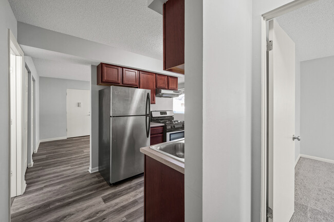 Building Photo - Rosco Apts-2720