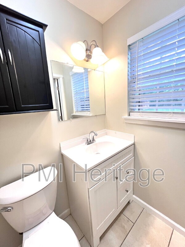 Building Photo - 2100 Cottonwood Pl